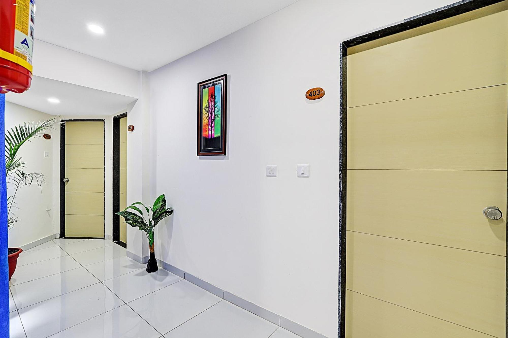Collection O 82824 Hotel La Veera Ahmedabad Esterno foto