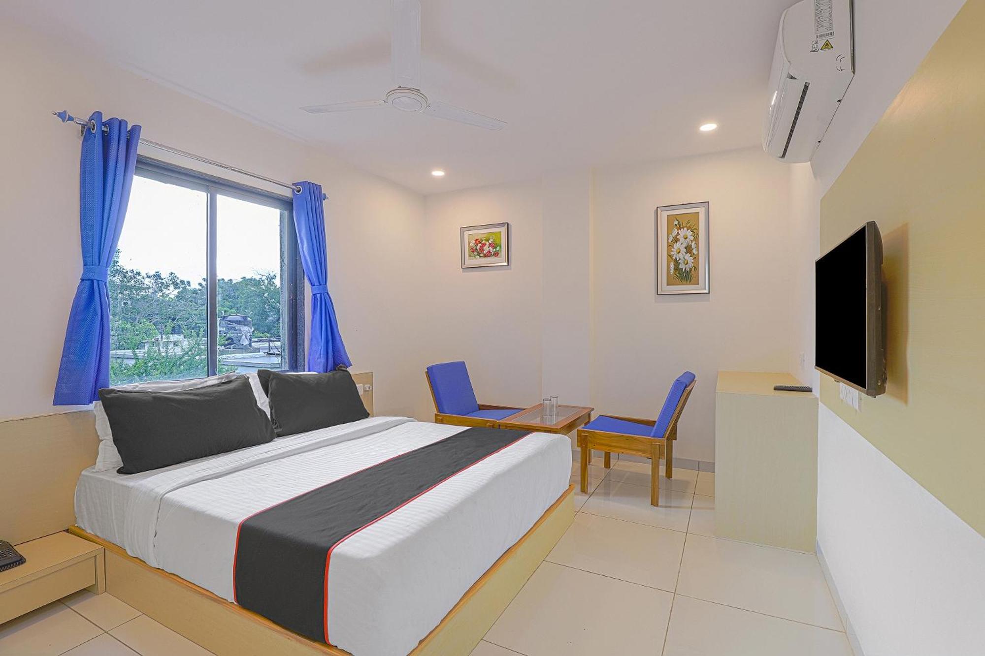 Collection O 82824 Hotel La Veera Ahmedabad Esterno foto