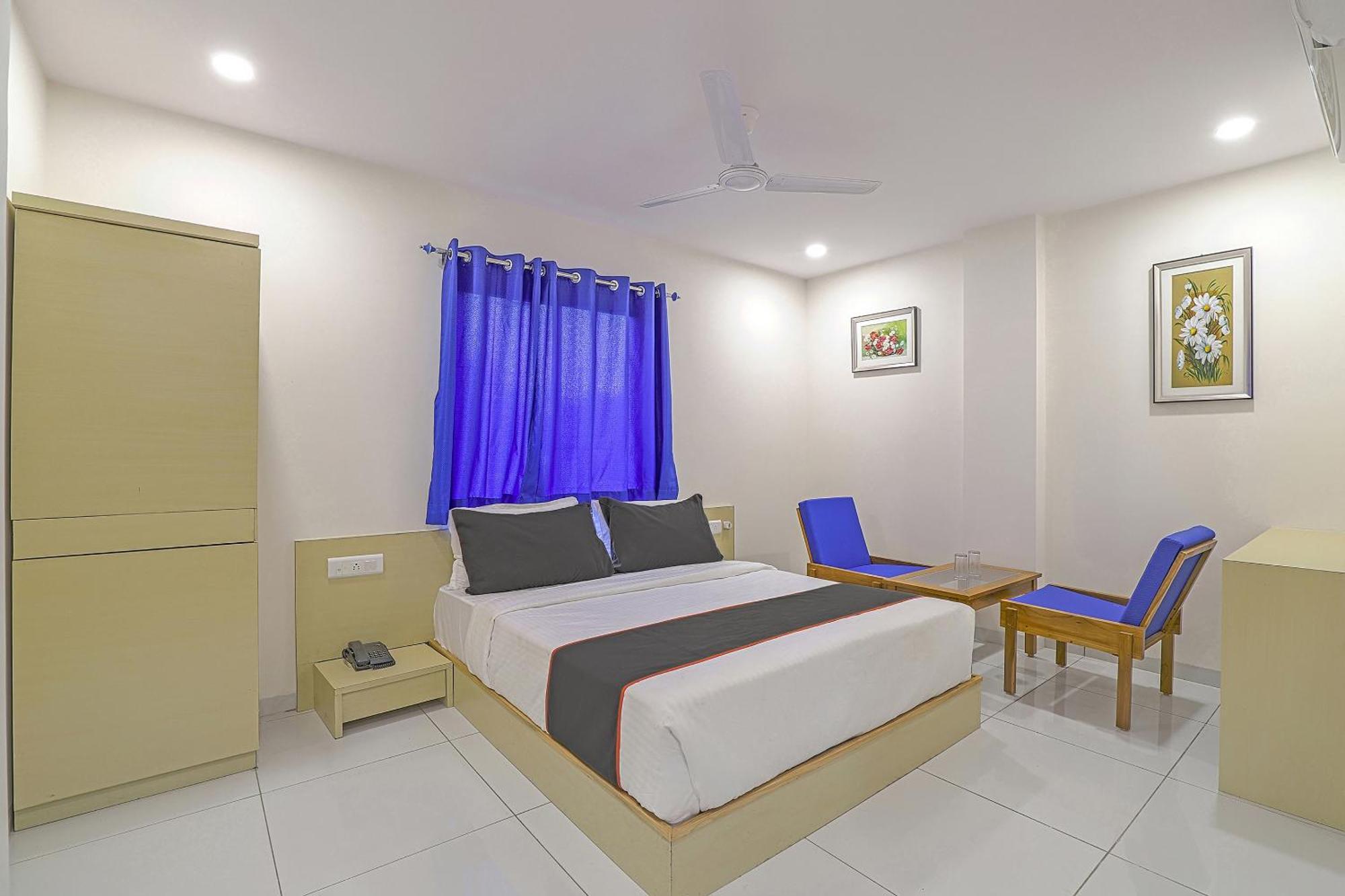 Collection O 82824 Hotel La Veera Ahmedabad Esterno foto