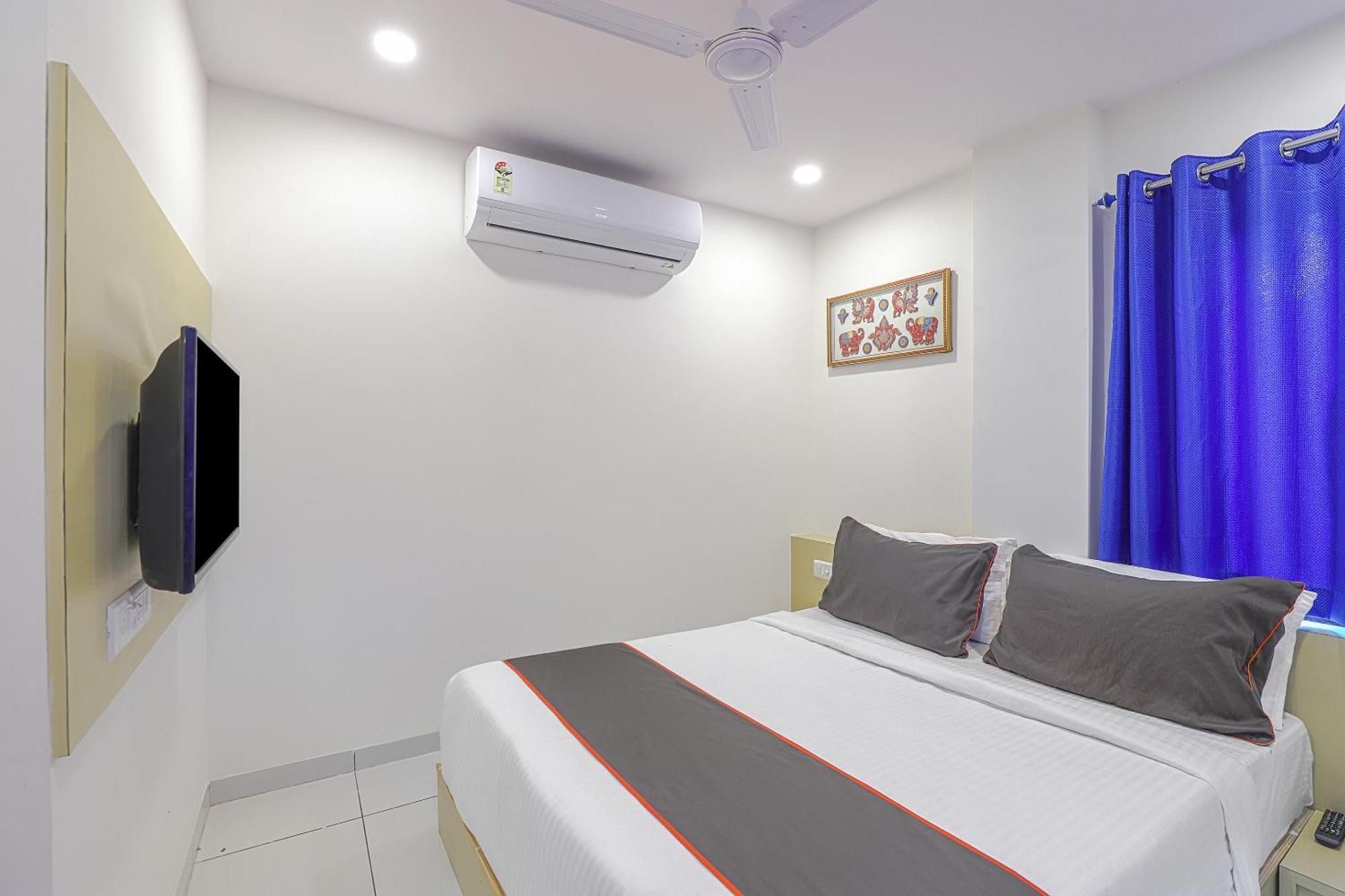 Collection O 82824 Hotel La Veera Ahmedabad Esterno foto
