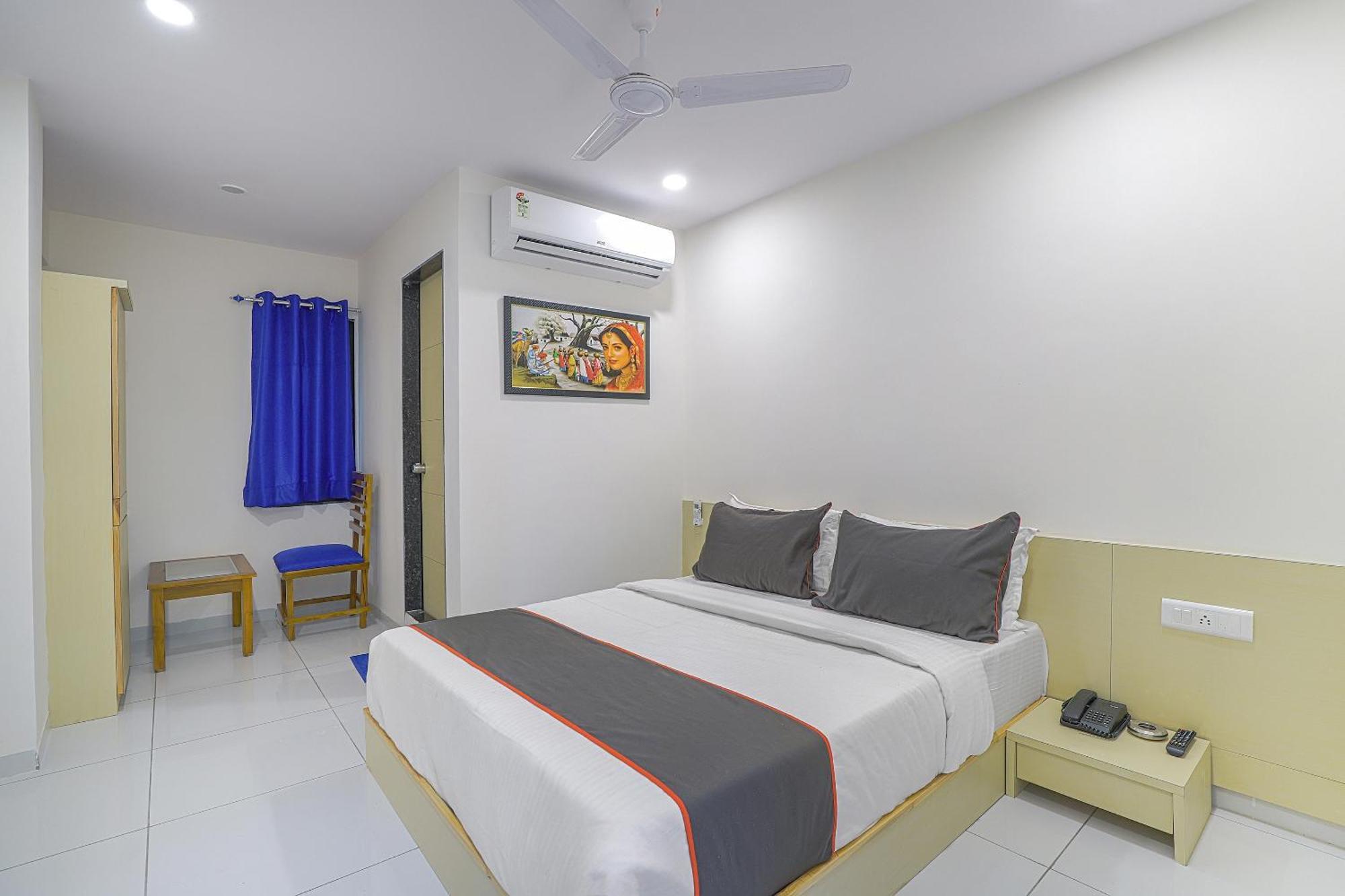 Collection O 82824 Hotel La Veera Ahmedabad Esterno foto