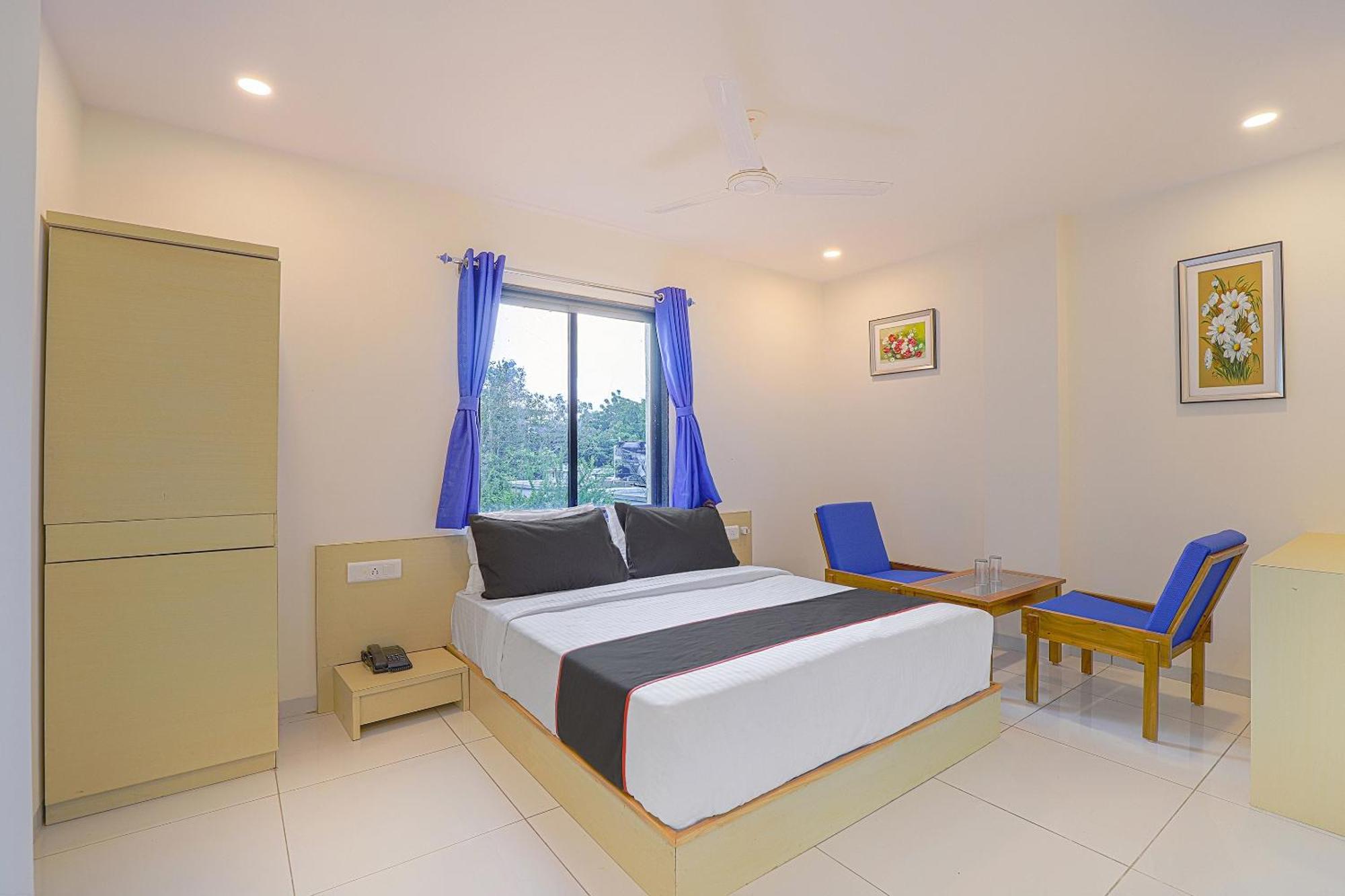 Collection O 82824 Hotel La Veera Ahmedabad Esterno foto