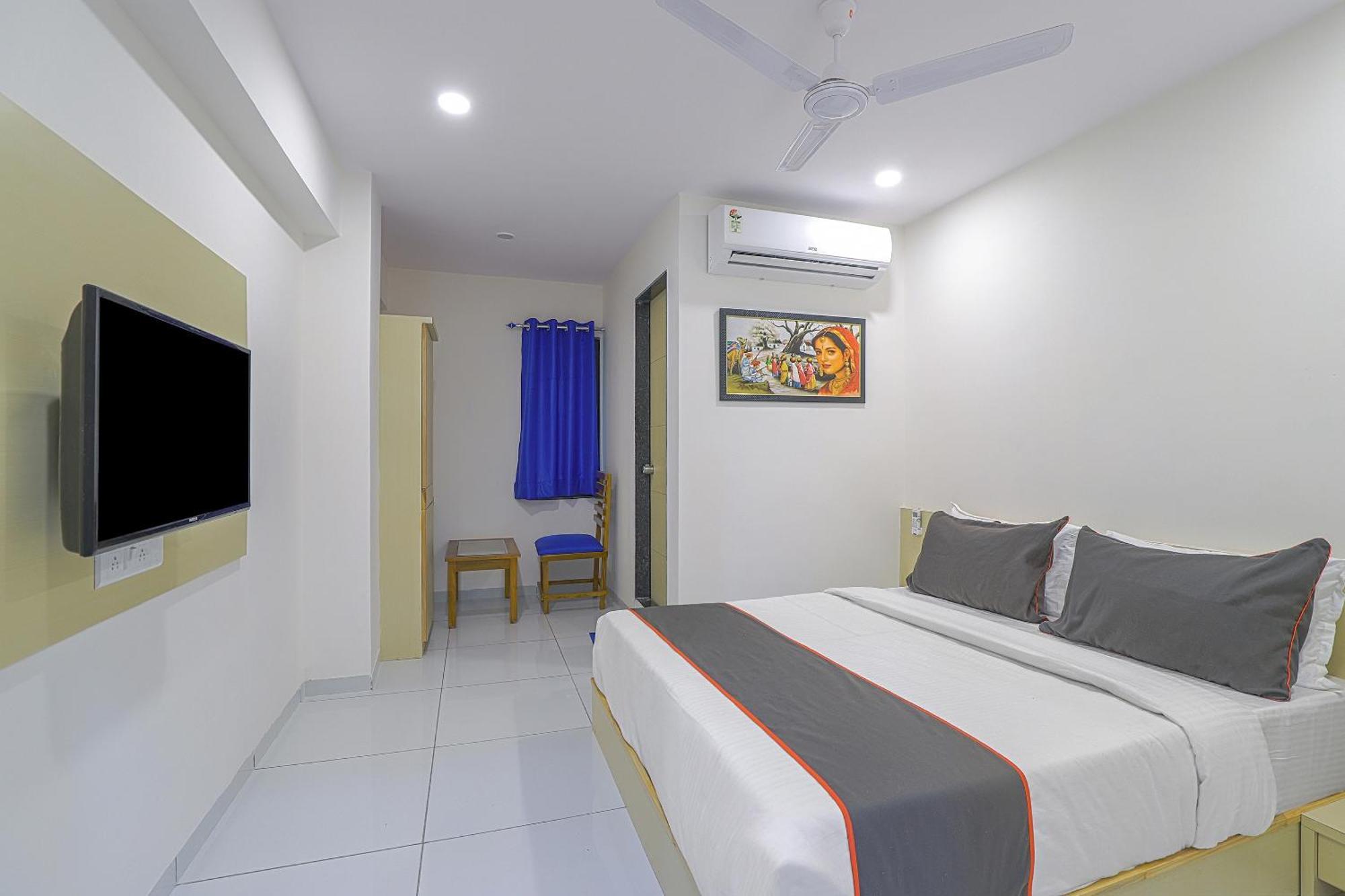 Collection O 82824 Hotel La Veera Ahmedabad Esterno foto