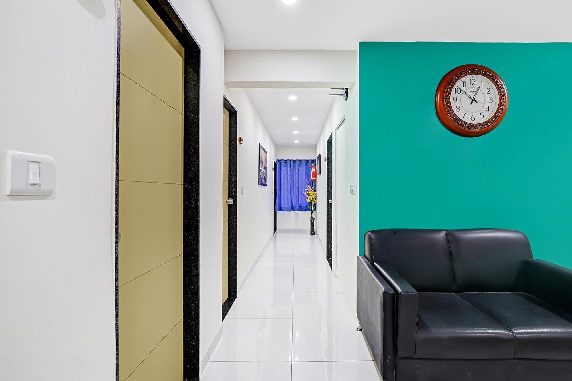 Collection O 82824 Hotel La Veera Ahmedabad Esterno foto